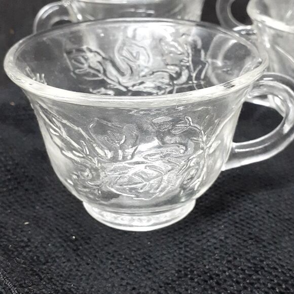 Vintage Indiana Clear Glass Cups Featuring Harvest Grape Pattern, Set Of 8 - Picture 4 of 6